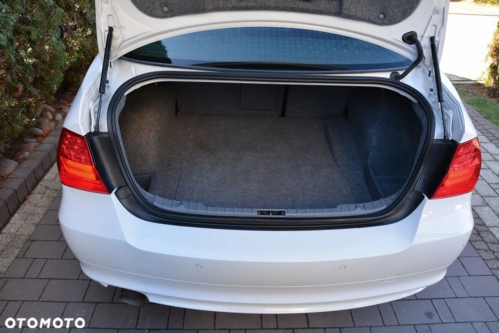 BMW Seria 3 318d DPF Edition Exclusive - 15