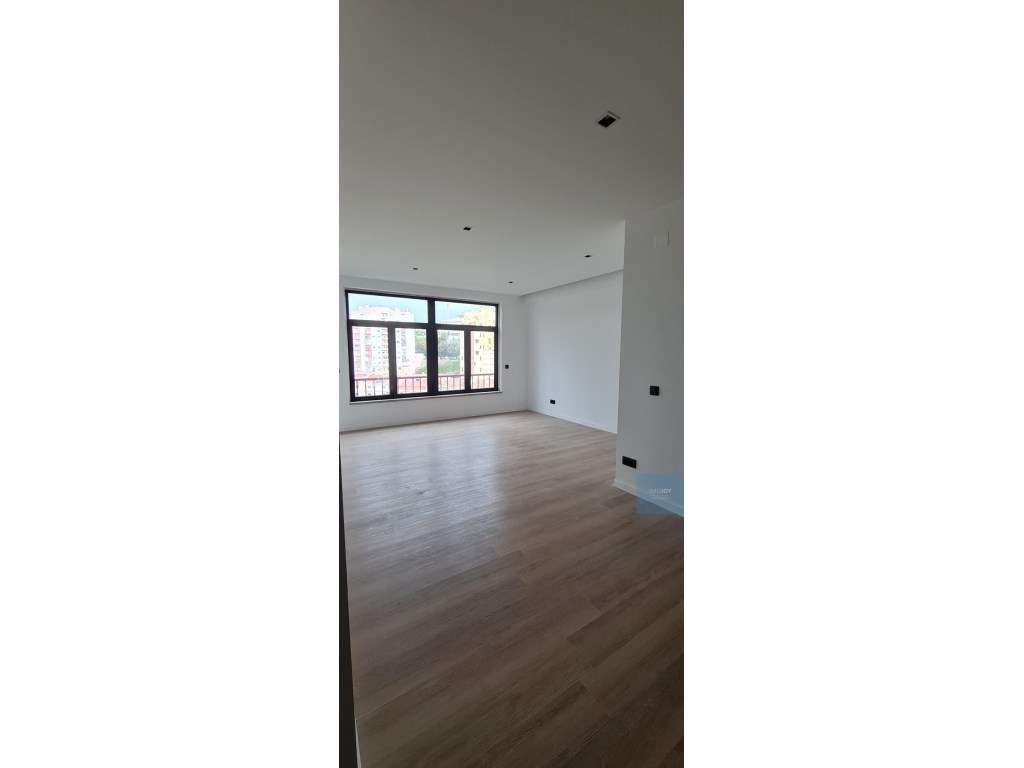 Apartamento T1 em Monte Abraão - Grande imagem: 3/18