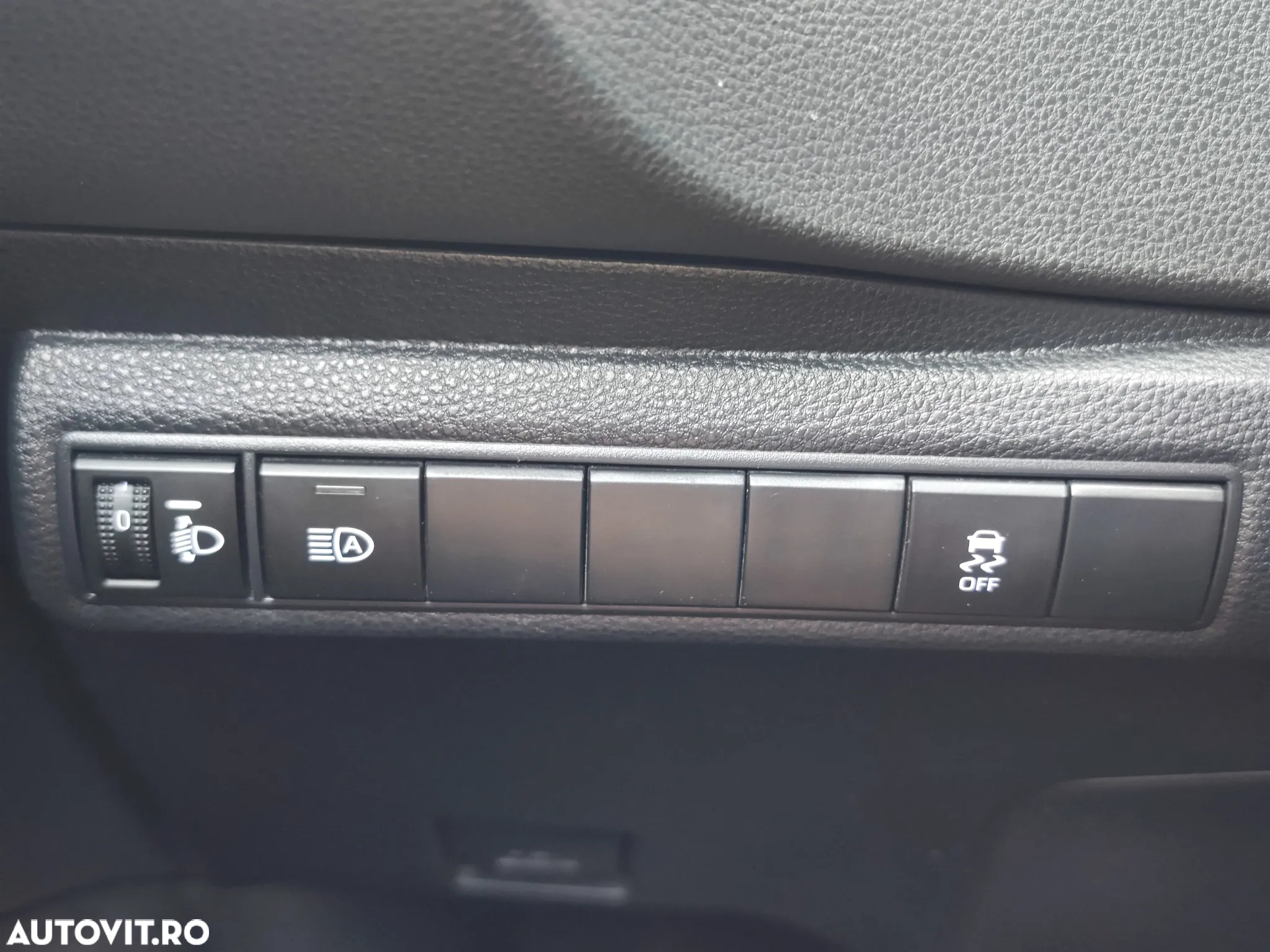 Toyota Corolla 1.8 HSD Eco - 26