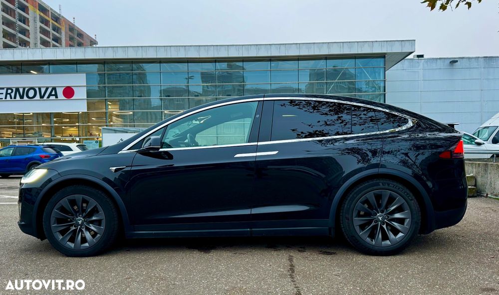 Tesla Model X - 5