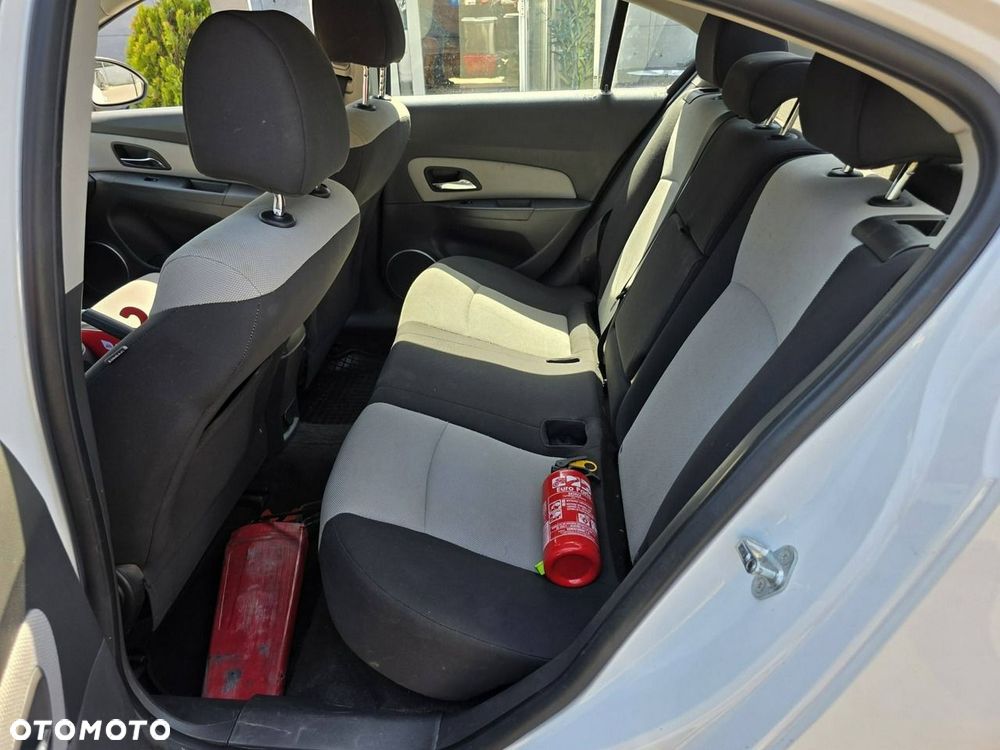Chevrolet Cruze 1.8 LS - 22