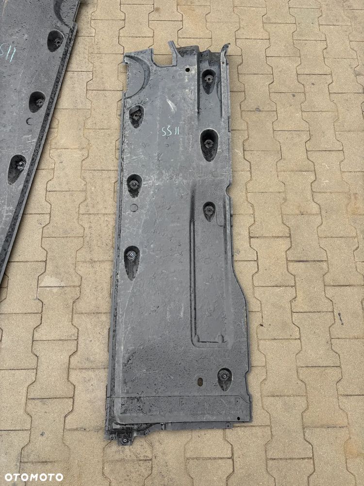 Skoda Superb II oslona podwozia prawa 3T0825202B 3T0825201 - 1