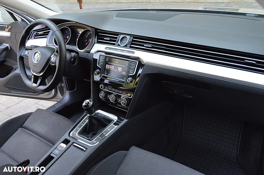 Volkswagen Passat Variant 2.0 TDI (BlueMotion Technology) Comfortline - 24
