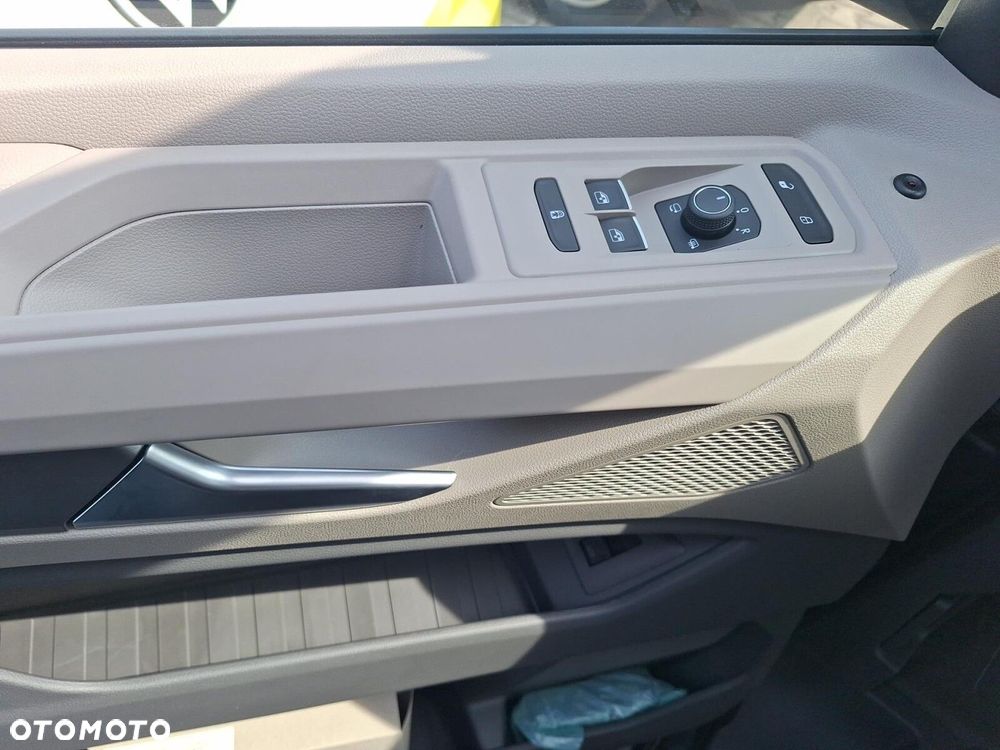 Volkswagen Multivan - 10