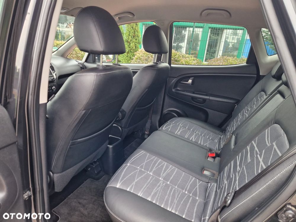 Kia Venga - 37