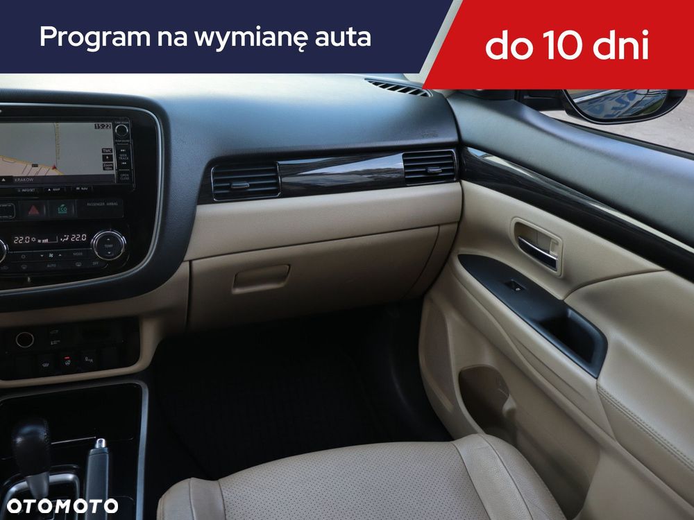 Mitsubishi Outlander - 10