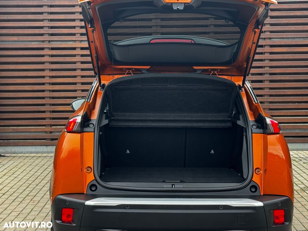 Peugeot 2008 PureTech 130 EAT8 GT - 15