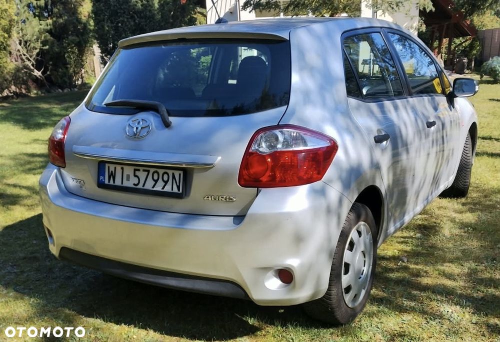 Toyota Auris 1.6 Terra - 10