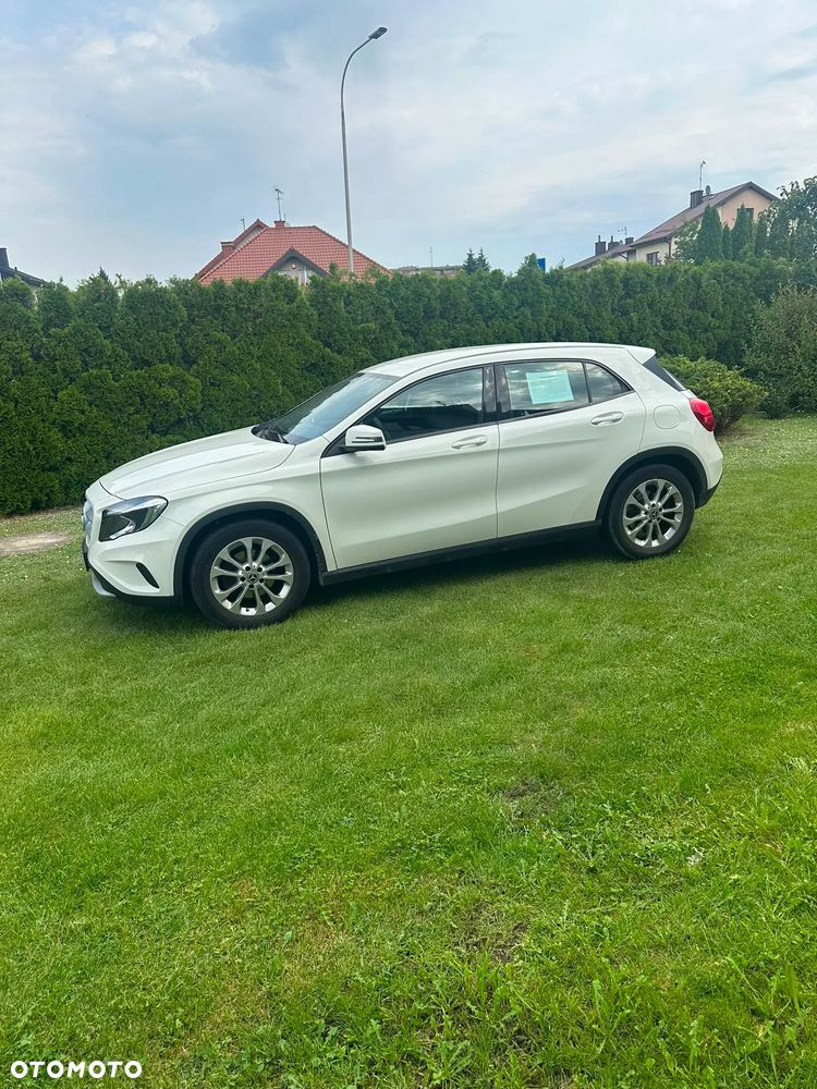 Mercedes-Benz GLA 200 - 2