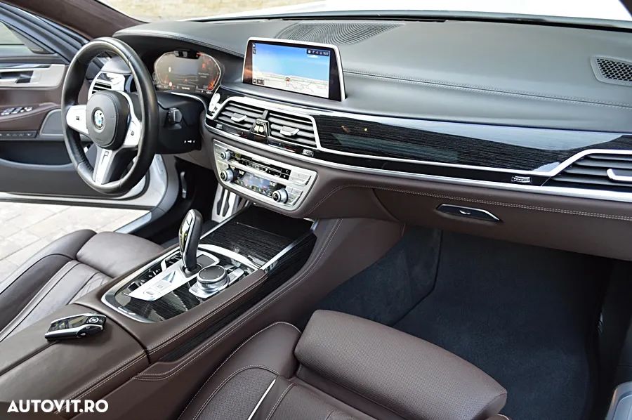 BMW Seria 7 730d xDrive MHEV - 33