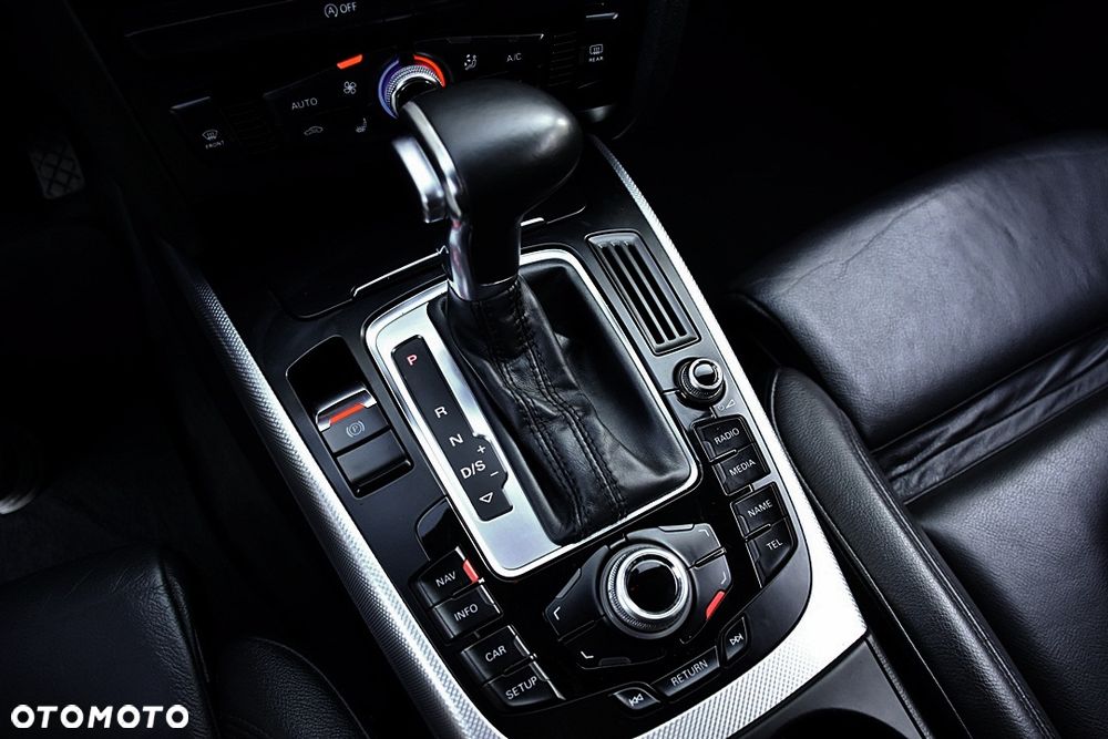 Audi A4 Avant 2.0 TDI DPF clean diesel multitronic S line Sportpaket - 31