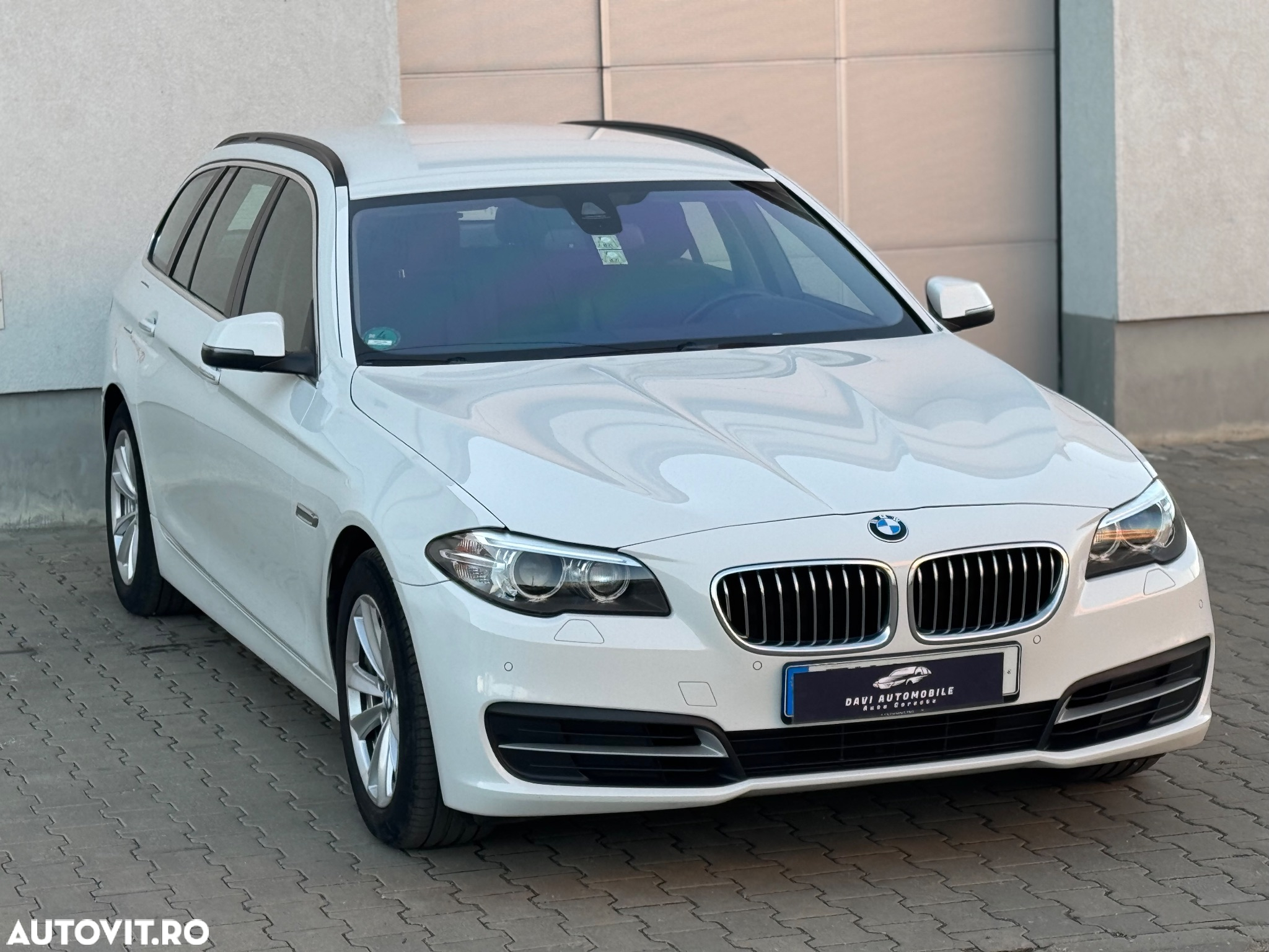 BMW Seria 5 520d xDrive Touring Aut. - 2