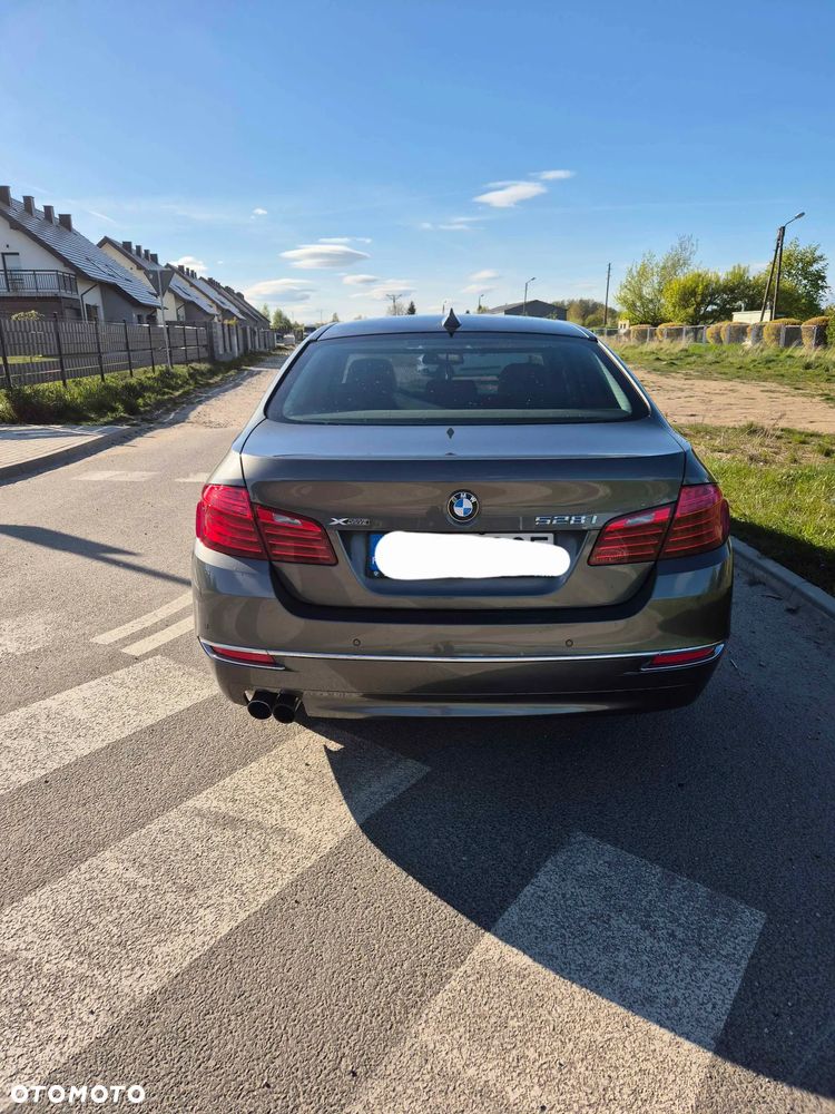 BMW Seria 5 528i xDrive Luxury Line - 8