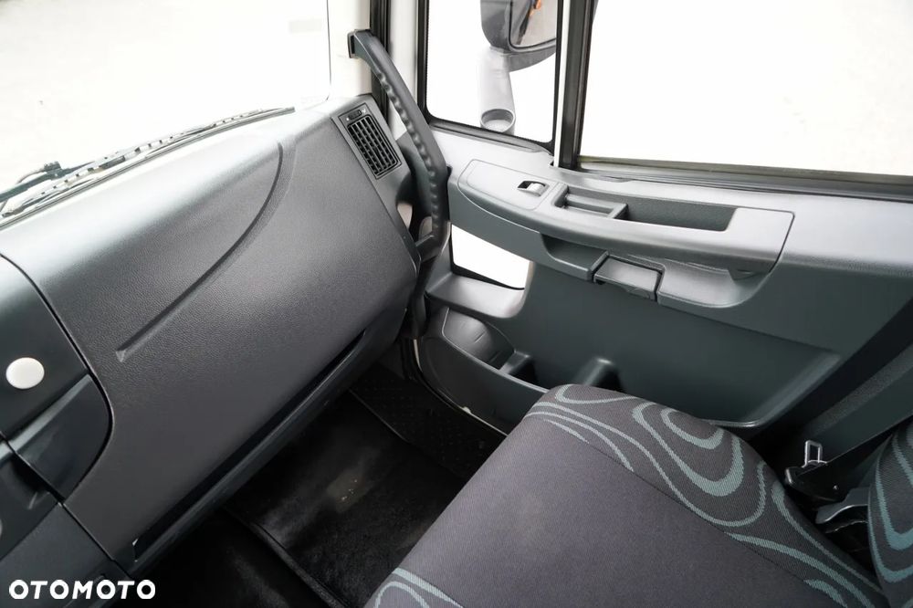 Iveco 180E25 / 4X2 / SKRZYNIOWY 7,5m + HDS HYVA HB150X MAX UDŹWIG 5 200KG / STEROWNIE RADIOWE  / ROTATOR / AUTOMAT - 29