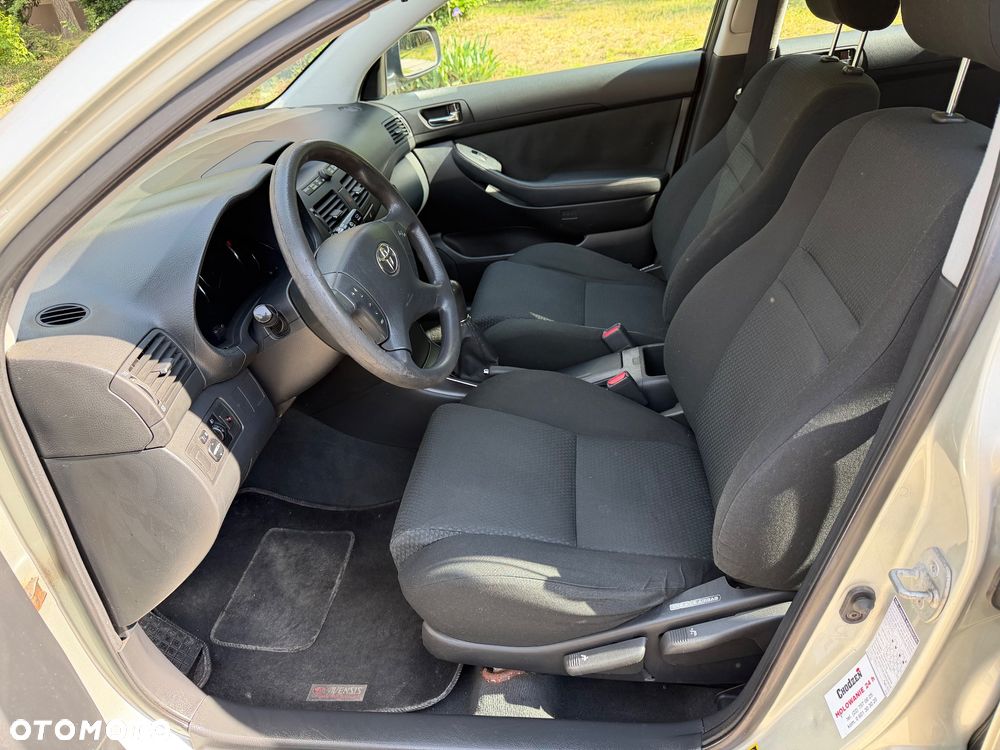 Toyota Avensis - 37