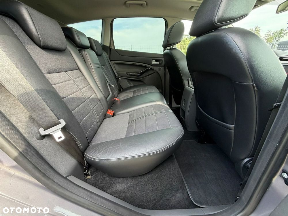 Ford Kuga - 12