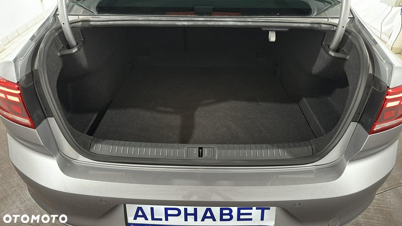 Volkswagen Passat - 25
