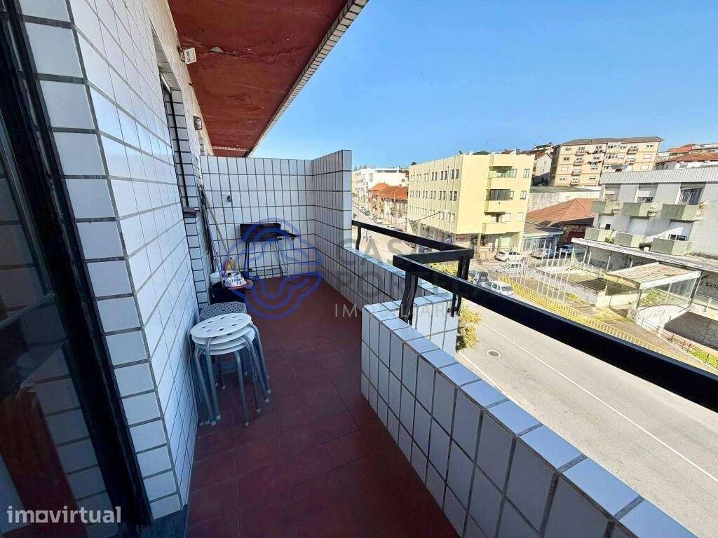 Apartamento T2 com garagem, jardim privativo e excelente localização - Grande imagem: 3/20