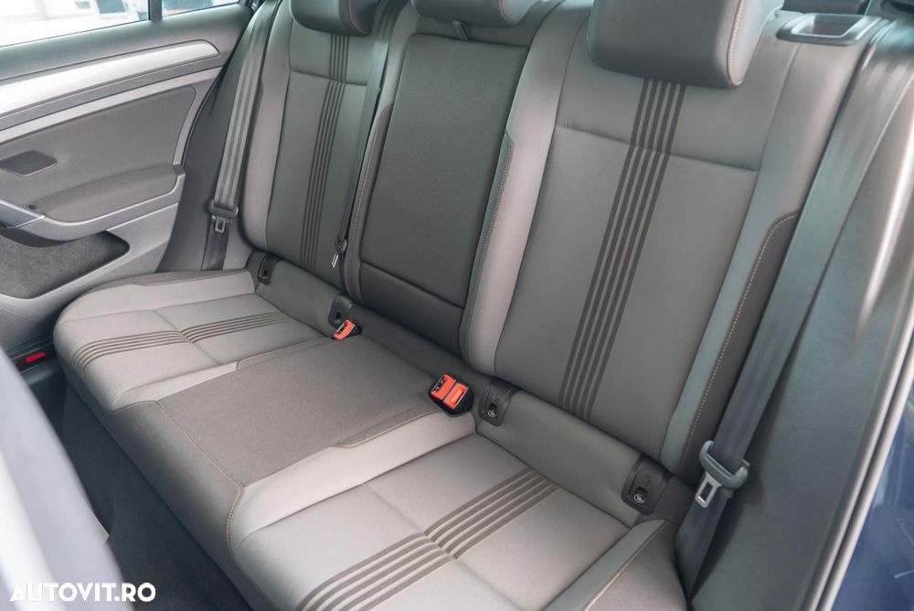 Volkswagen Golf - 22