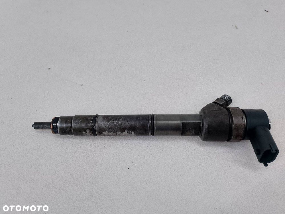 WTRYSKIWACZ KIA CERATO 33800-2A120  0445110223 1.5 CRDI - 4