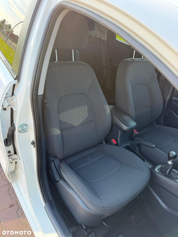 Kia Rio - 16