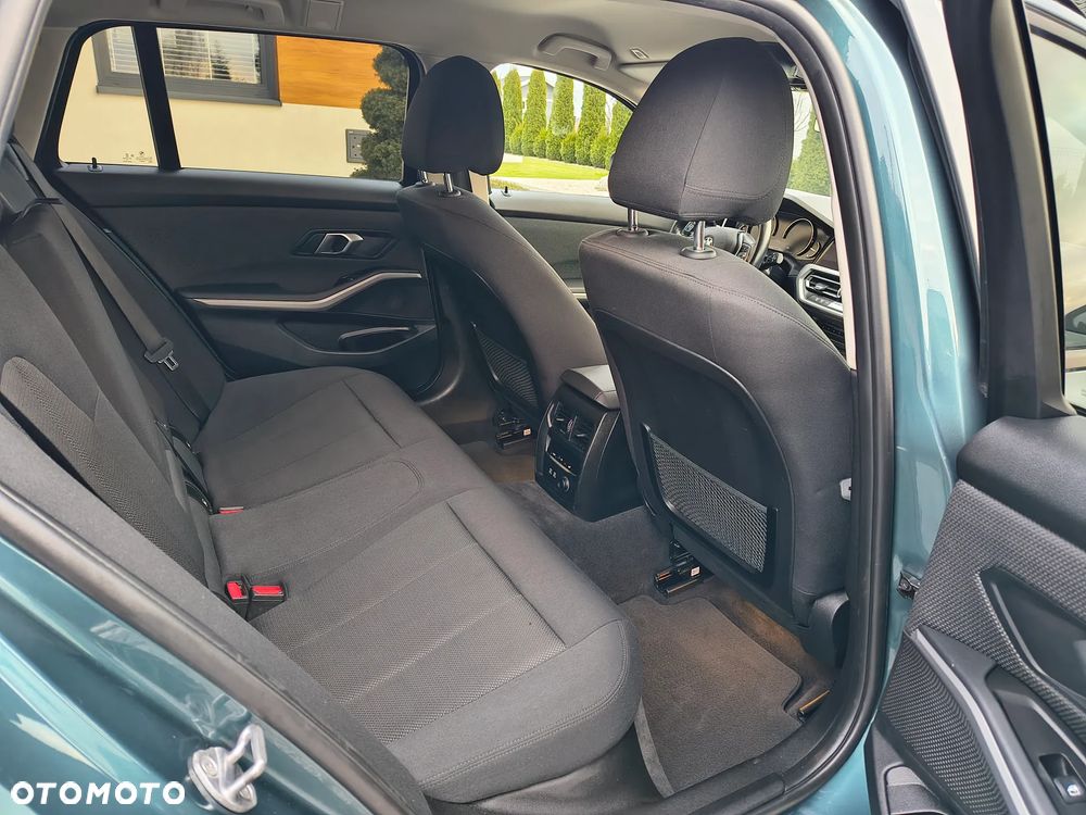 BMW Seria 3 320i Sport Line Shadow - 12