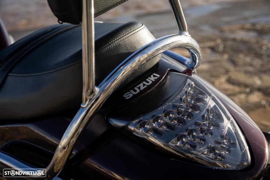 Suzuki Intruder - 13