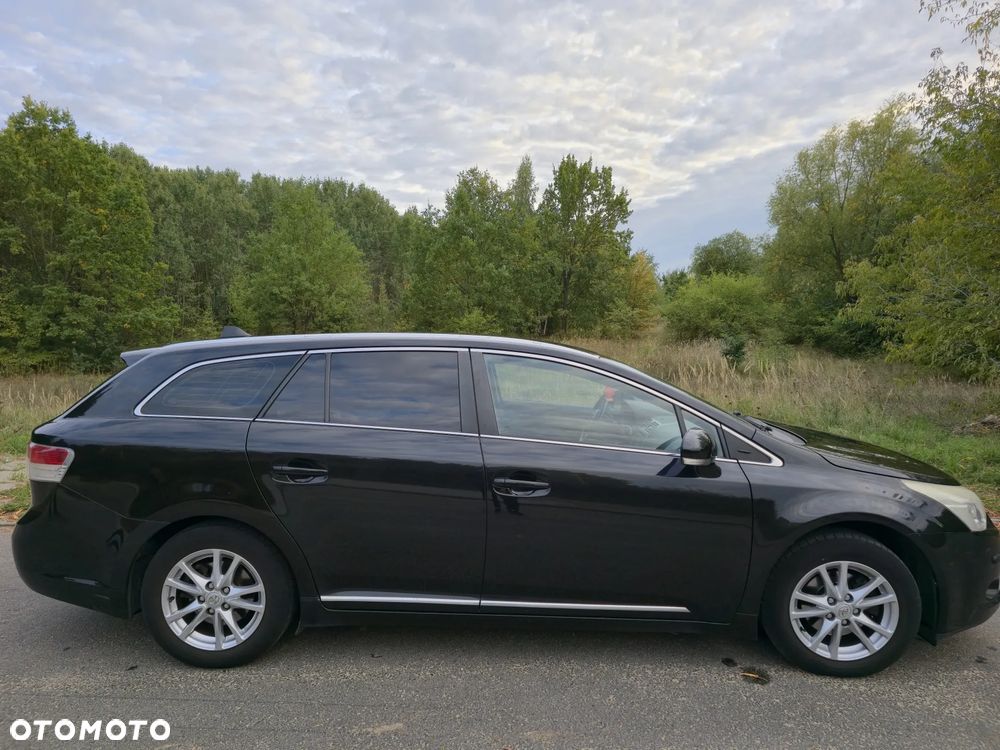 Toyota Avensis 1.6 Premium - 11