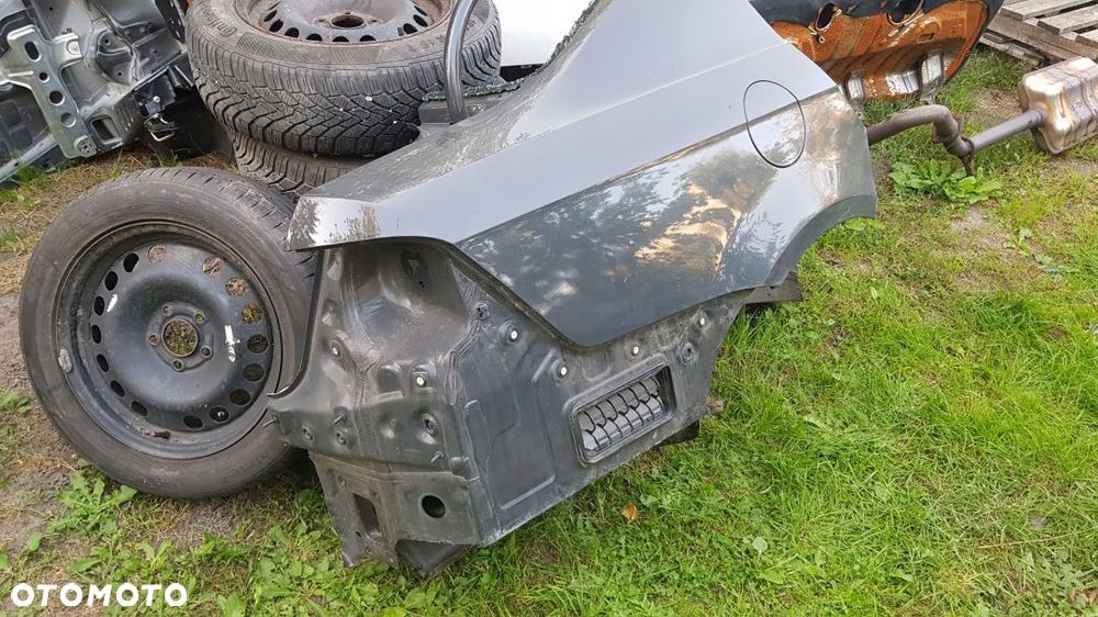 błotnik prawy VW Passat B7 sedan - 2