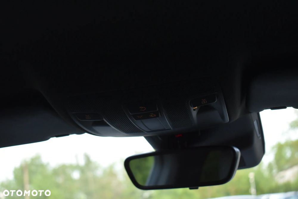 Mercedes-Benz CLA 200 7G-DCT UrbanStyle Edition - 40