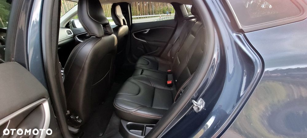 Volvo V40 Cross Country - 12