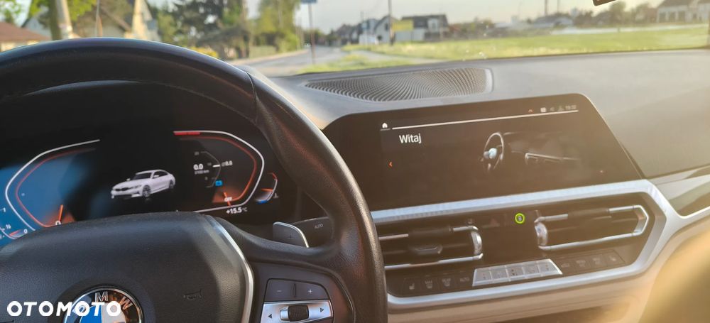 BMW Seria 3 330i - 12