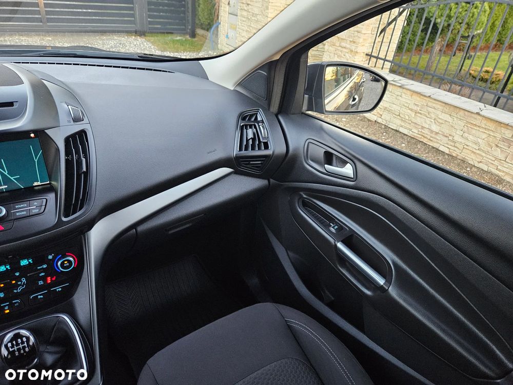 Ford Kuga 1.5 EcoBoost 2x4 Titanium - 25