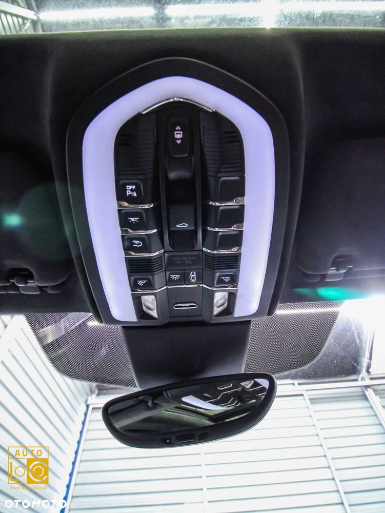Porsche Cayenne S Diesel Platinum Edition - 35