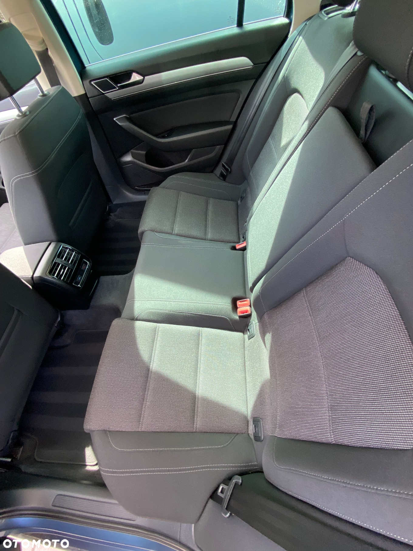 Volkswagen Passat Variant 1.6 TDI (BlueMotion Technology) Comfortline - 25