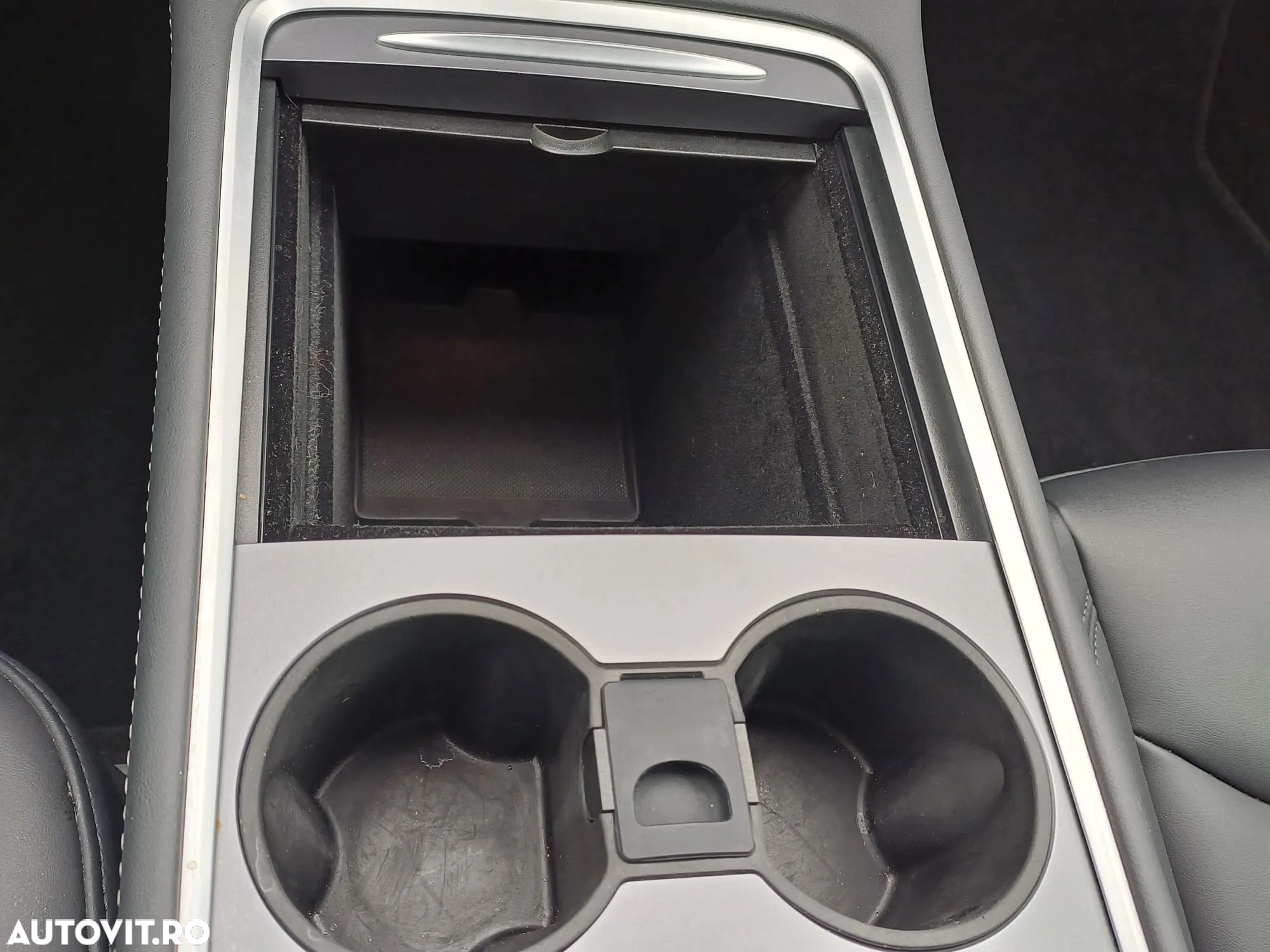 Tesla Model Y - 27