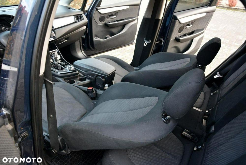 BMW Seria 2 218d - 22