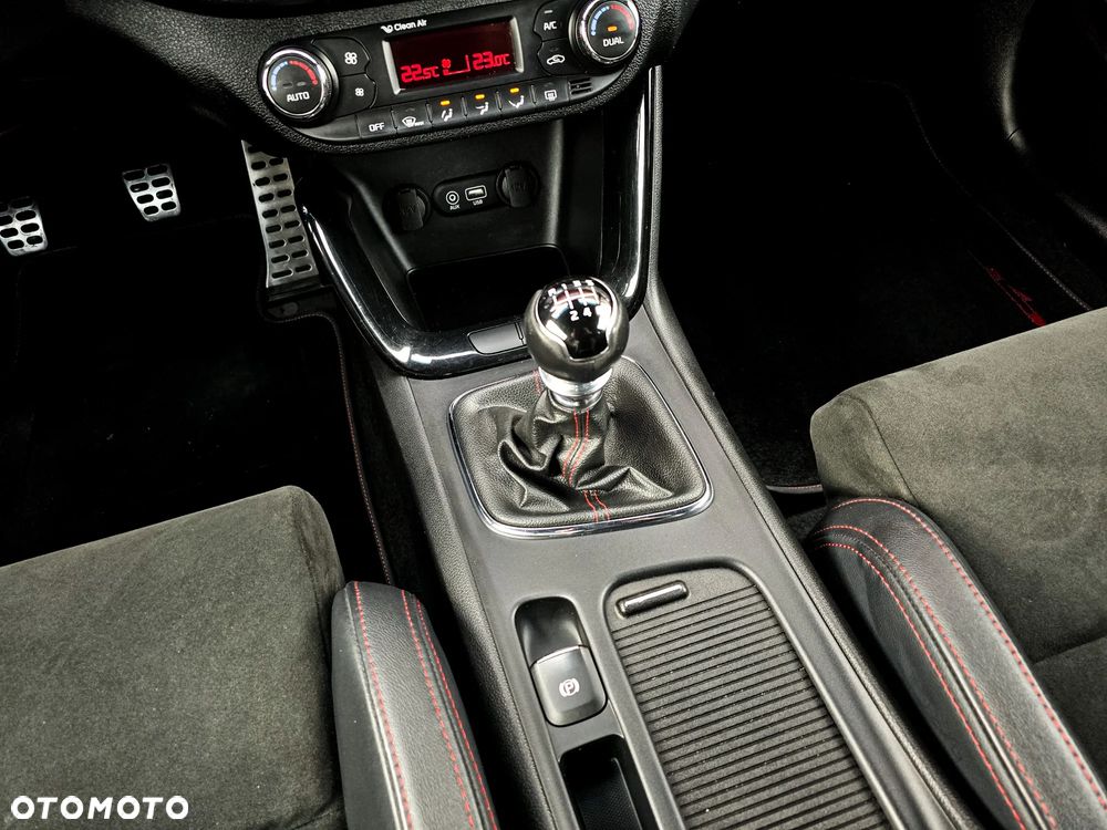 Kia Ceed 1.6 T-GDI GT - 18