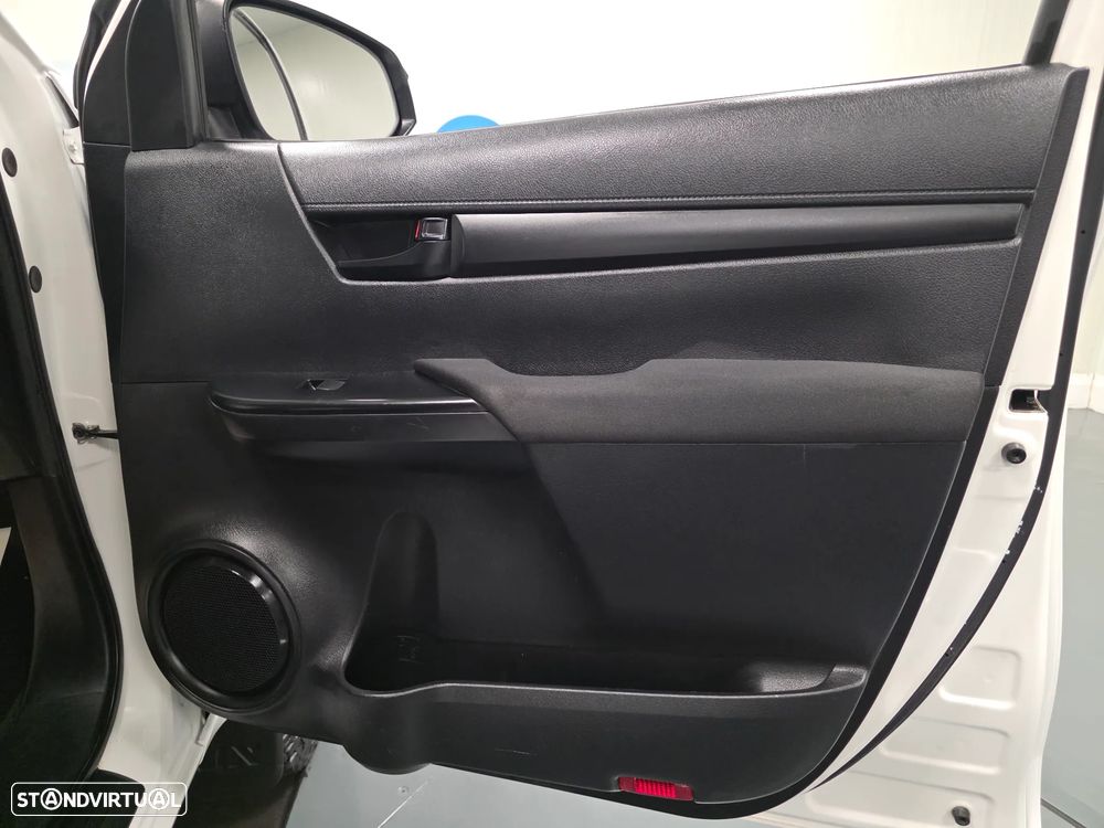 Toyota HILUX 2.4 D-4D 4WD CD CH - 37