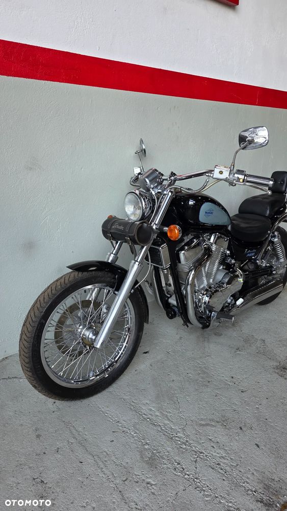 Suzuki Intruder - 11