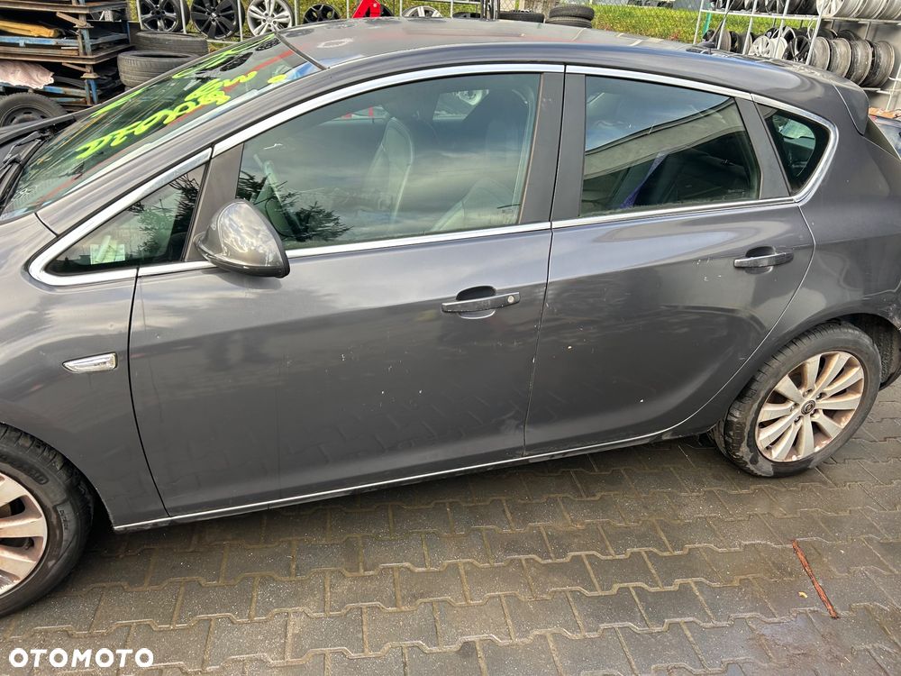 Opel Astra J drzwi lewy przód lewy tył hatchback - 1