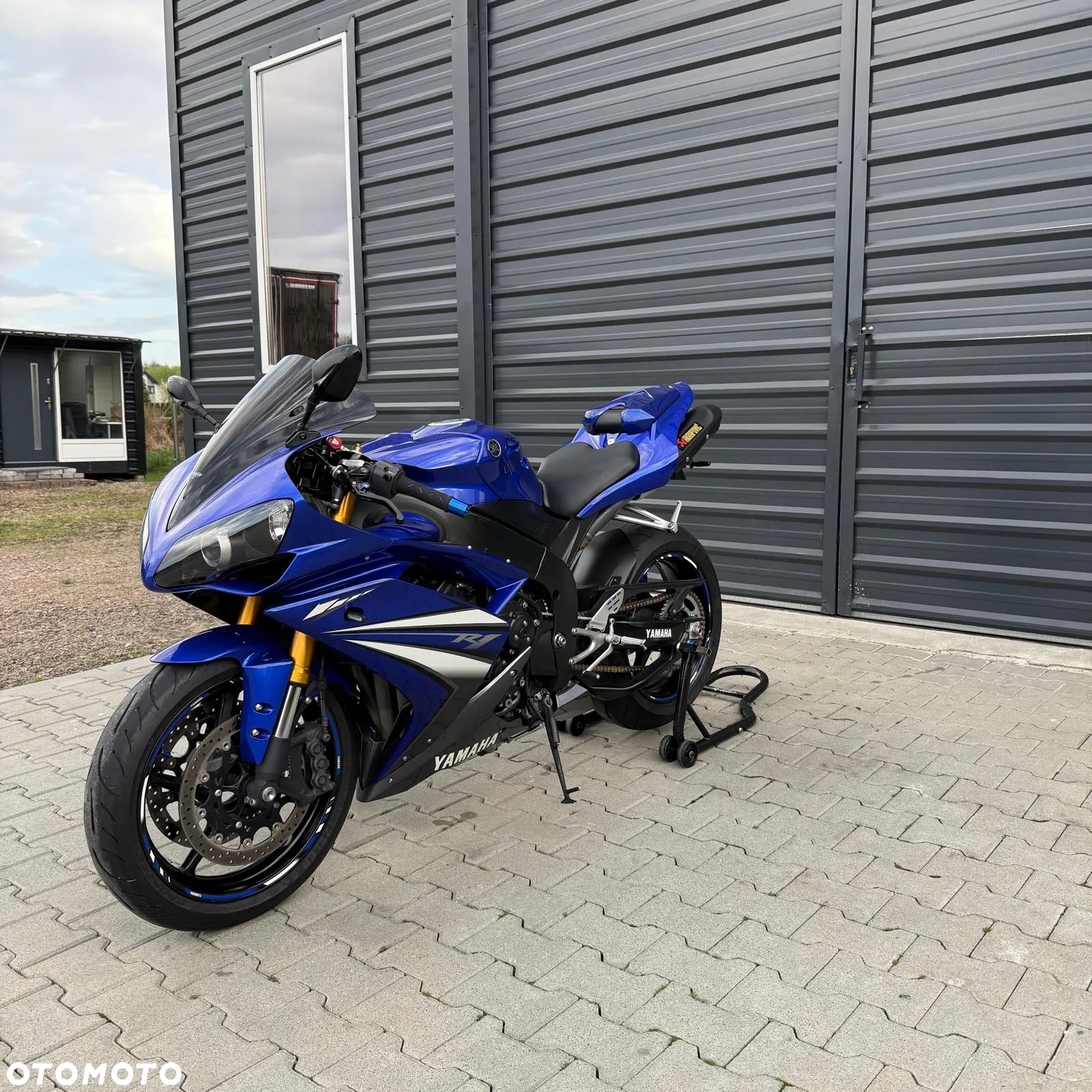Yamaha R1 - 8
