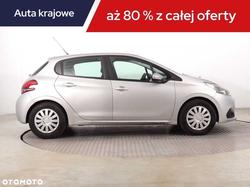 Peugeot 208 - 8