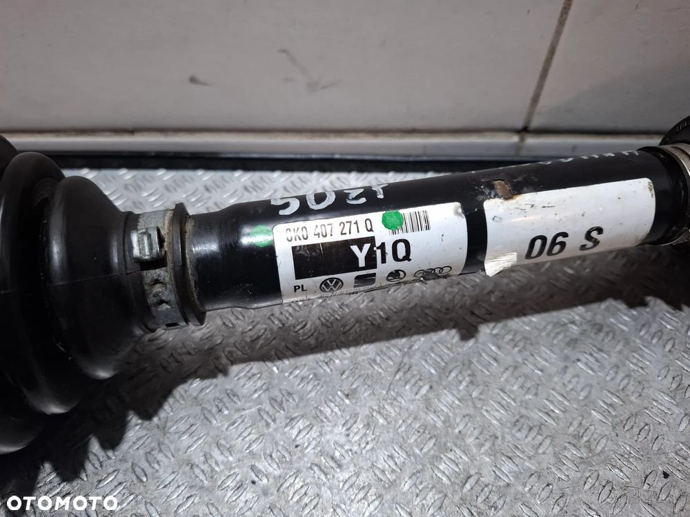 Półoś przednia prawa Audi A5 rok 2008 nr 8K0407271Q - 2