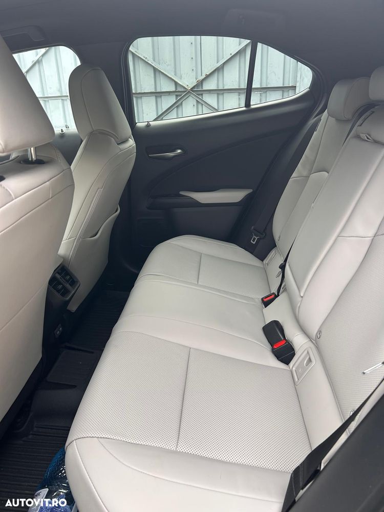 Lexus UX 250h E-FOUR Luxury ML - 6