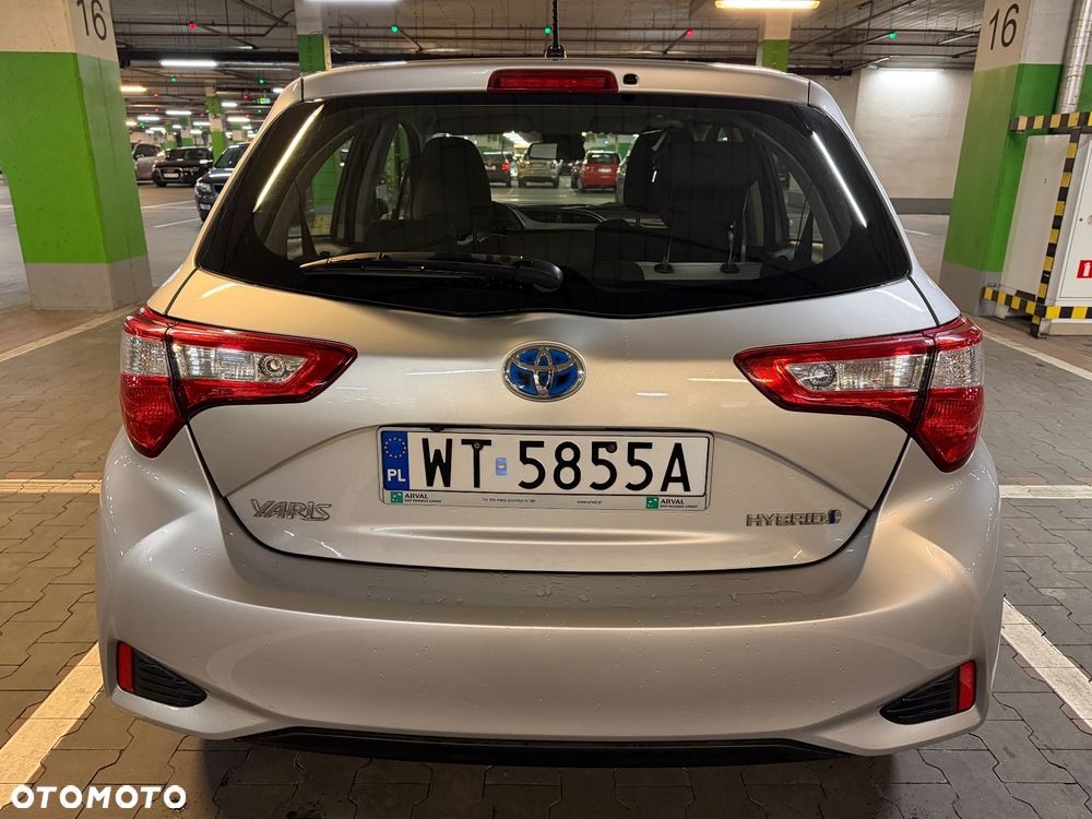 Toyota Yaris Hybrid 100 Premium - 6