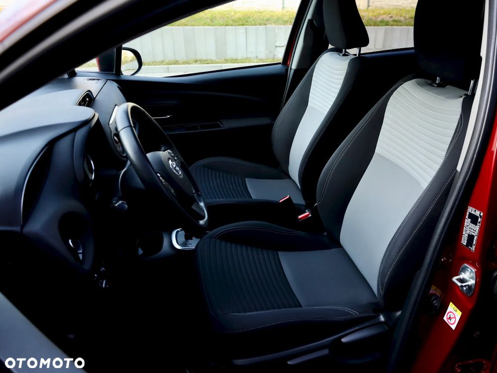 Toyota Yaris Hybrid 100 Premium EU6 - 26