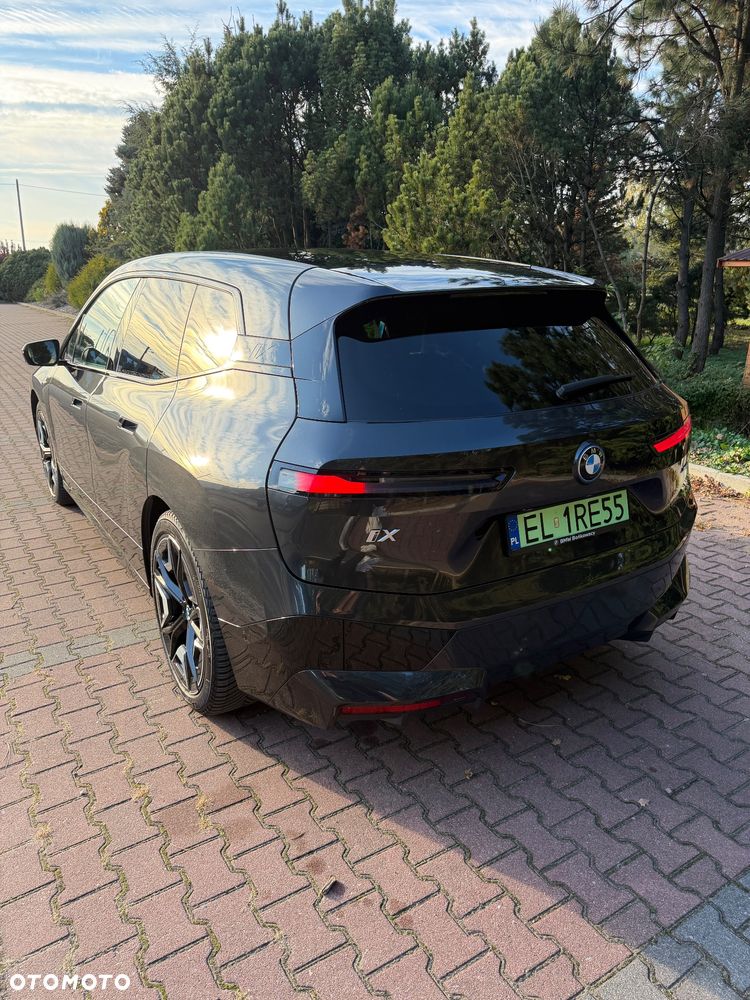 BMW iX - 13