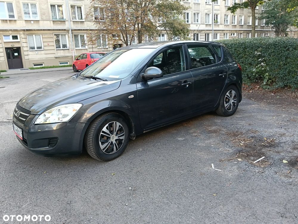 Kia Ceed - 16