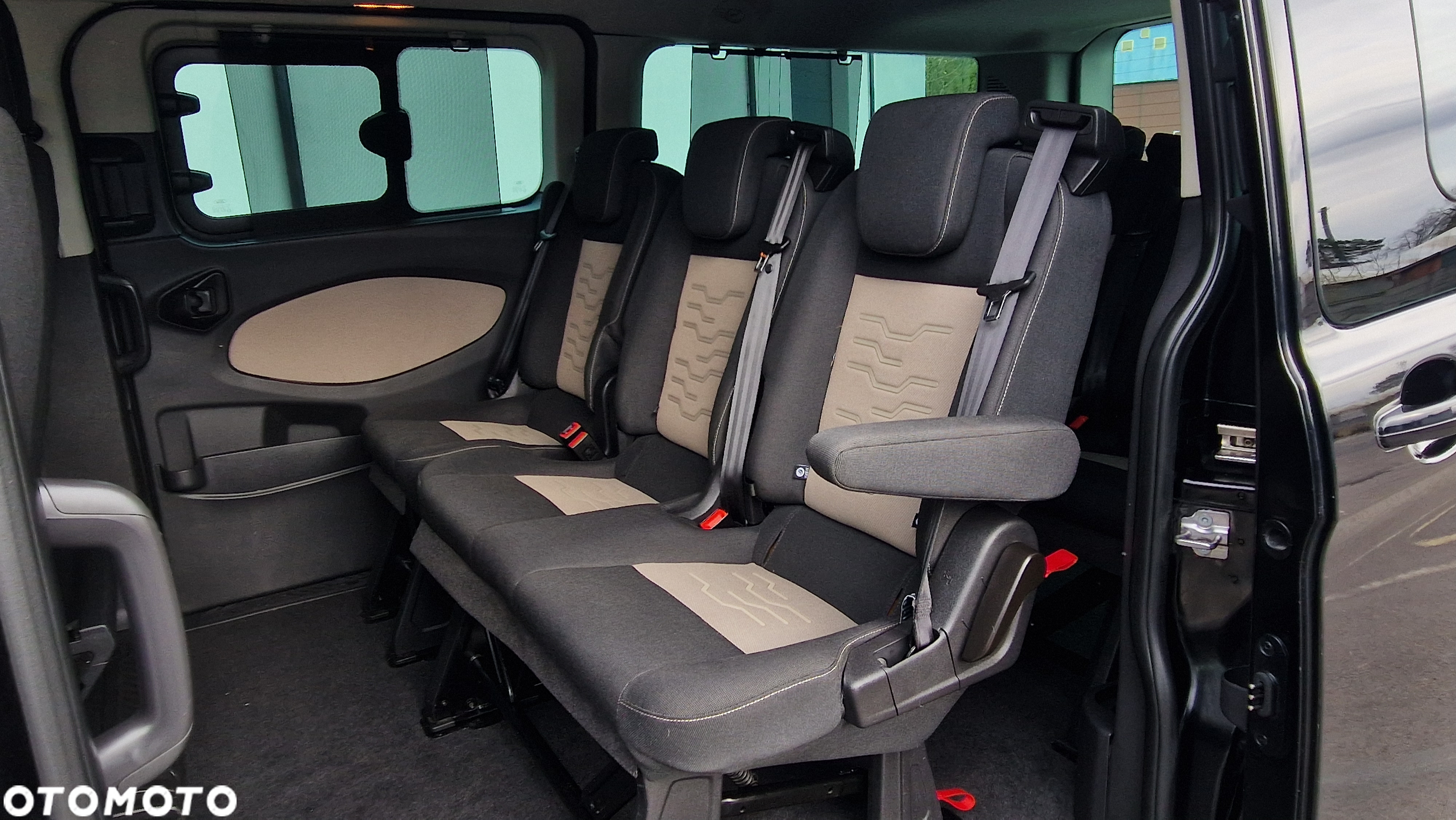 Ford Tourneo Custom 2.0 EcoBlue L2 Shuttle Bus Titanium - 19